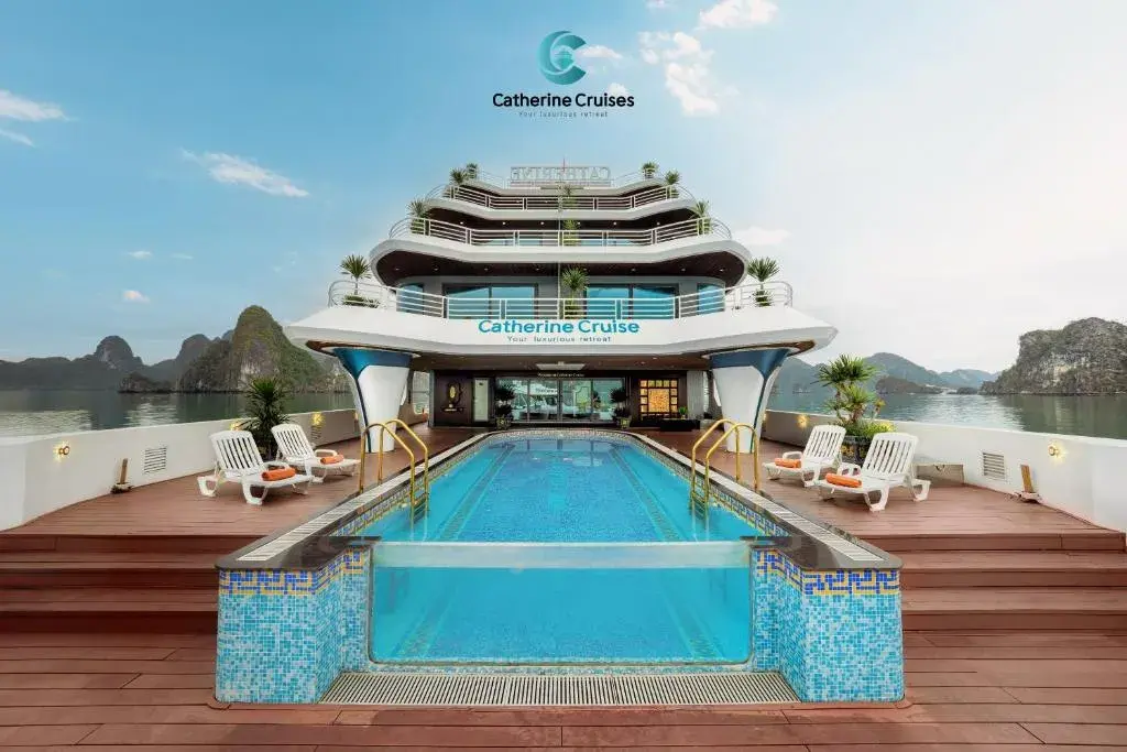 کاترین کروز هالونگ بی - هالونگ