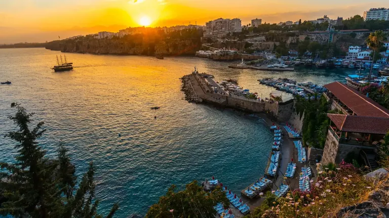 تور آنتالیا مهر 1405 (۶ شب)