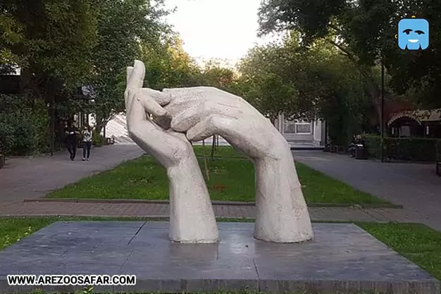 پارک عشاق در نزدیکی سایر جاذبه های ایروان 