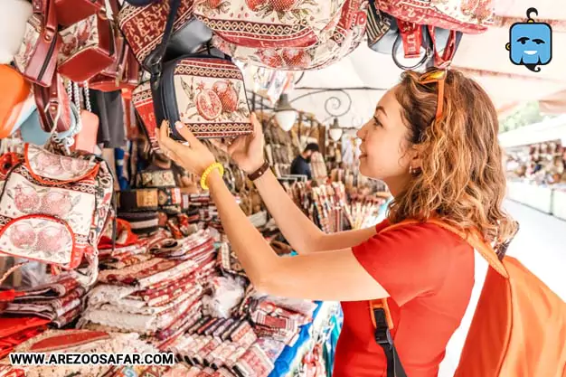 بازار و خیابان ورنیساژ، از جمله دیدنی‌های ایروان